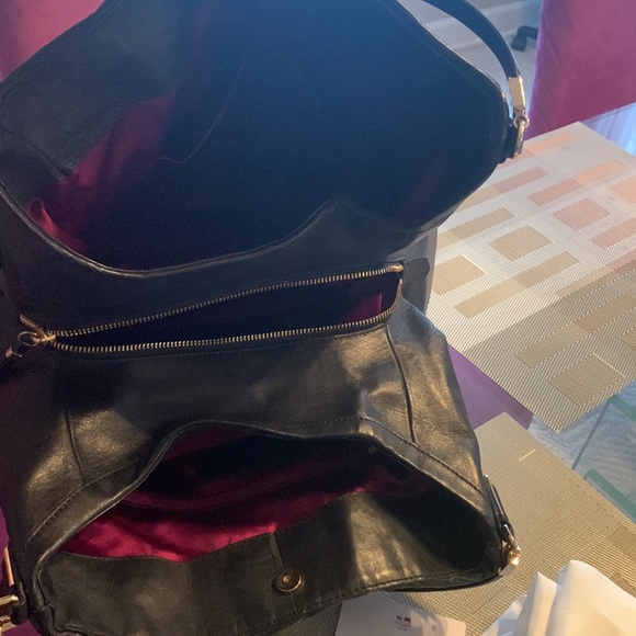 Coach used very few with a dust bag very unique design good size even for travel - Picture 17 of 17